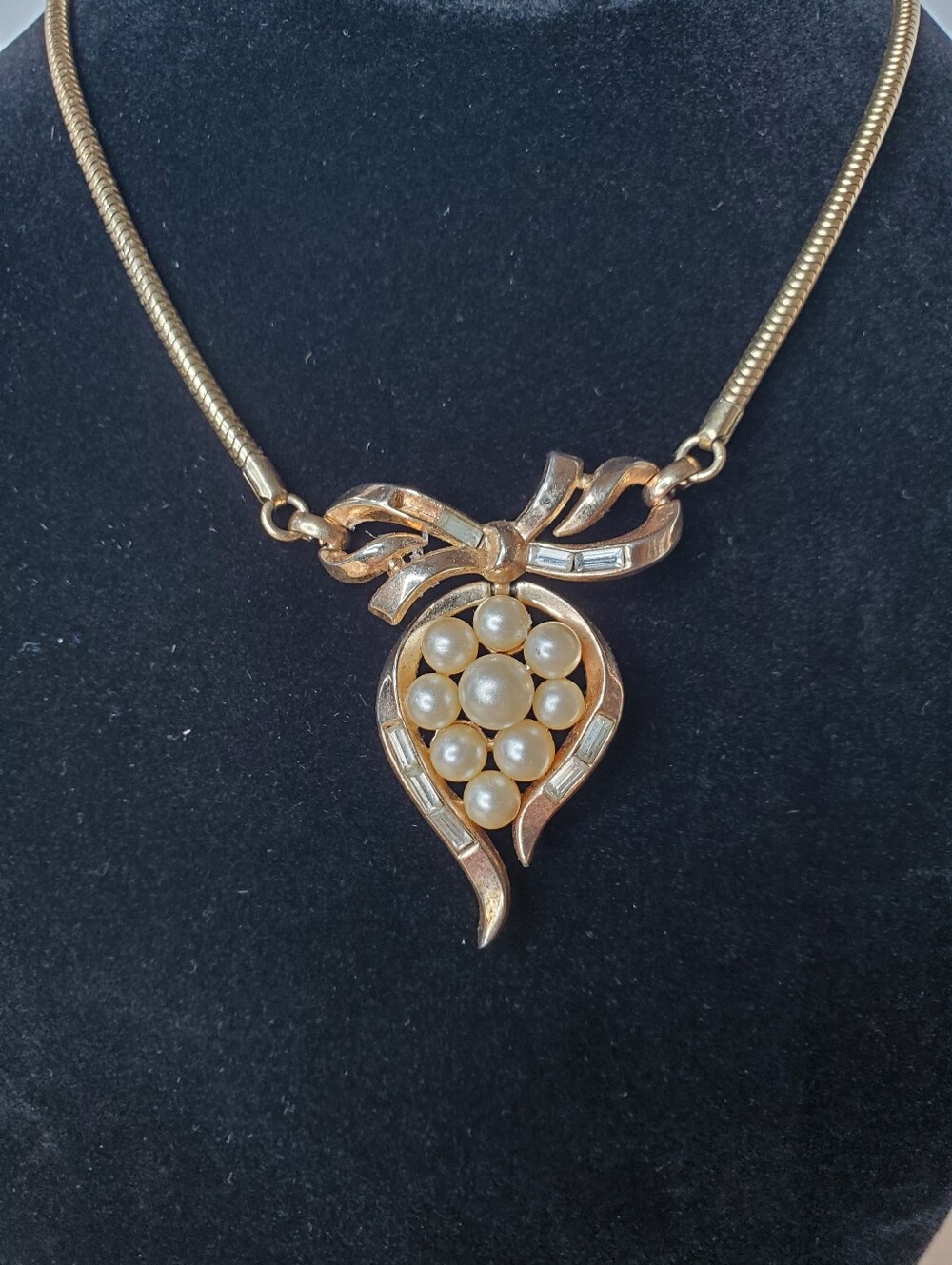 Vintage Trifari Faux Pearl Pendant Necklace Rhinestone Accents Gold Tone